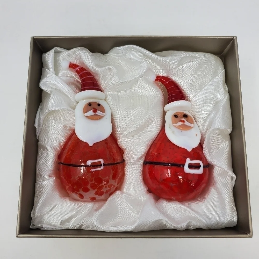 PIER 1 IMPORTS RED ART GLASS SANTA CLAUS SALT & PEPPER SHAKERS WITH ORIGINAL BOX